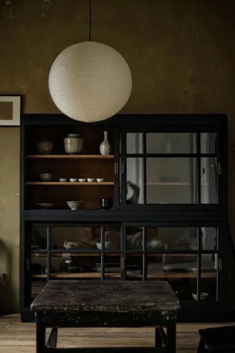 放弃高薪工作，在400m²的“小窝”里，造一所古道具商店