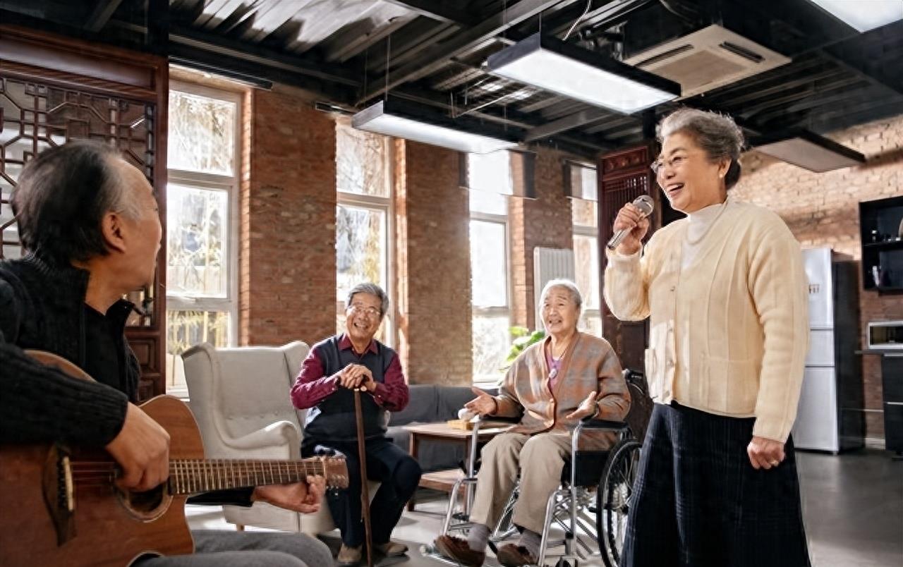 妩媚女儿独守豪宅，贤惠厨艺引亲情溢出