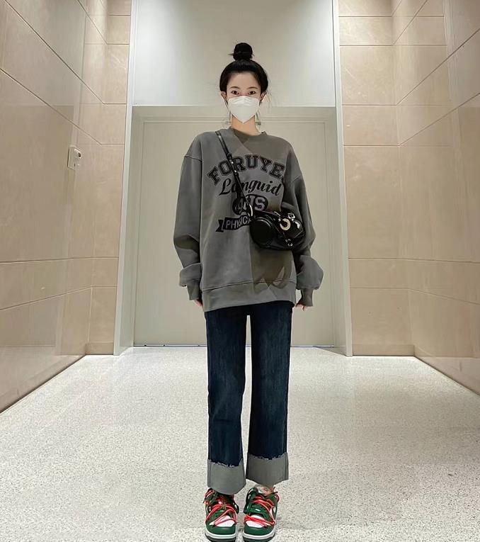 牛仔裤配什么鞋子好看又好搭,阔腿裤牛仔裤搭配什么鞋子好看