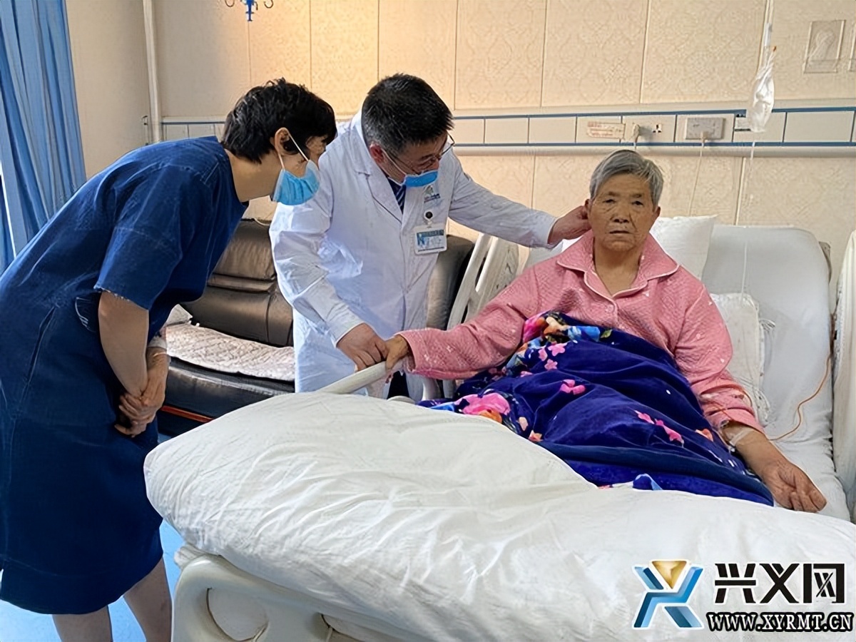 提升医疗卫生服务保障全民健康,提升全社会公共健康服务水平