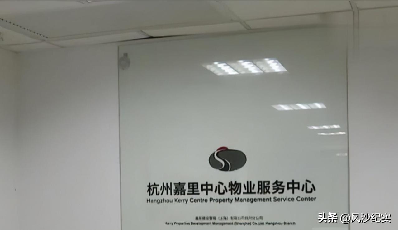 2021年父亲患癌去世，杭州女员工回家奔丧3天，公司：你被开除了