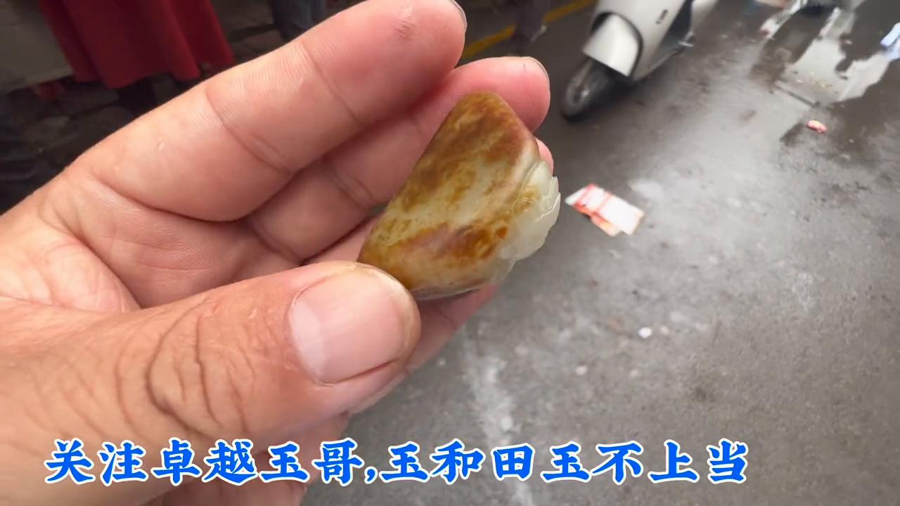 和田籽料雕刻件真品图,极品和田玉籽料雕刻鉴定