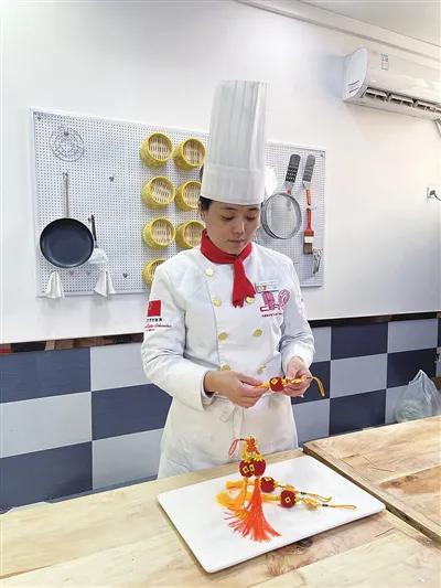 孜孜以求“面”前一亮——记山西新东方烹饪职业培训学校高级主讲王彦芳