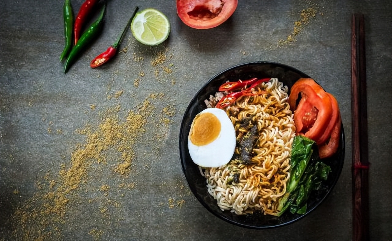 一包几块钱的方便面到了非洲就成了“奢侈品”？非洲小伙：吃不起