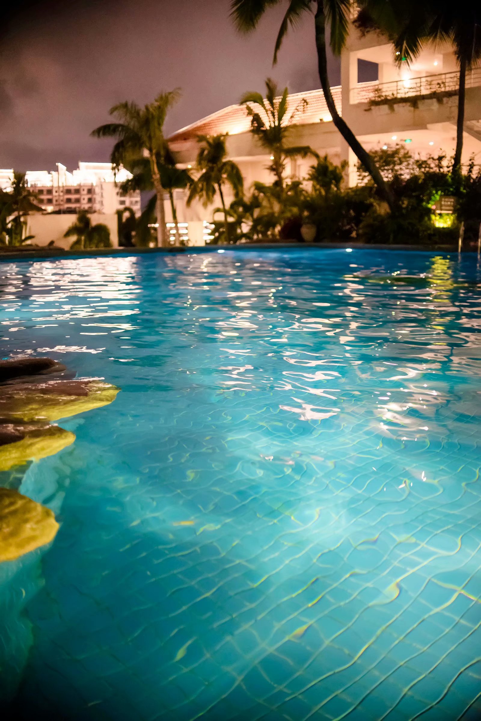 三亚和泰国哪个更适合旅游,三亚旅游和泰国旅游花费差多少钱