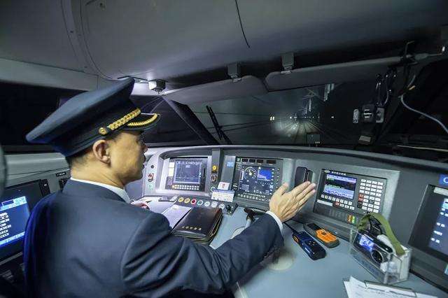 高铁司机月薪多少钱,高铁司机月薪多少