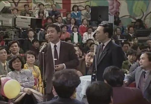 牛群和冯巩晚年见面,牛群辞官