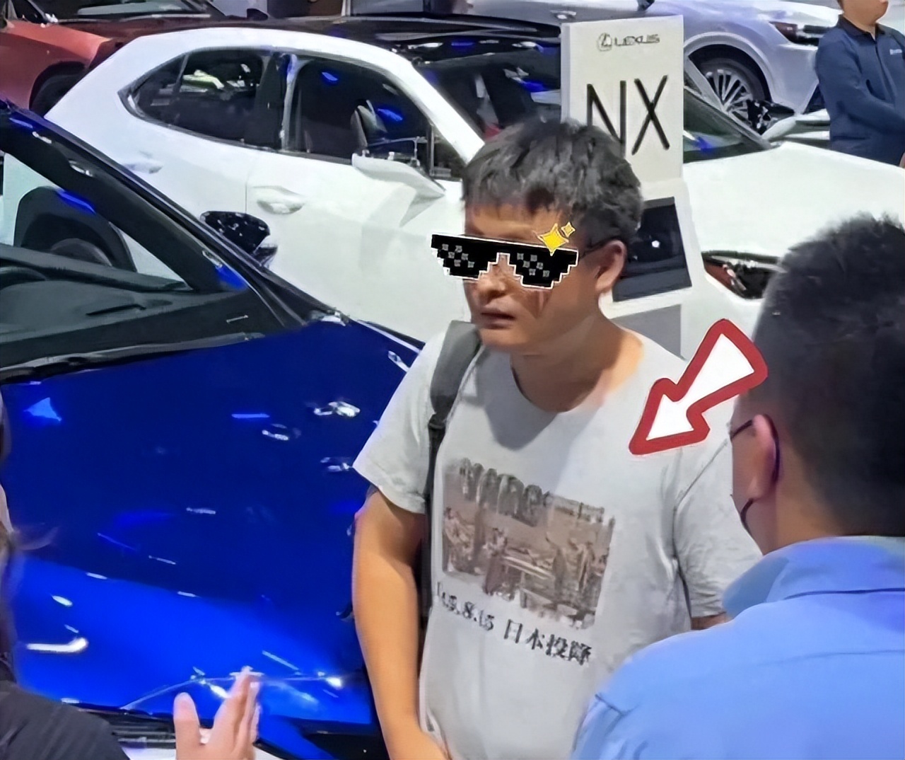 越闹越大！“蓝衣大佐”身份被曝，“*裤底**”被网友扒光，不是王某