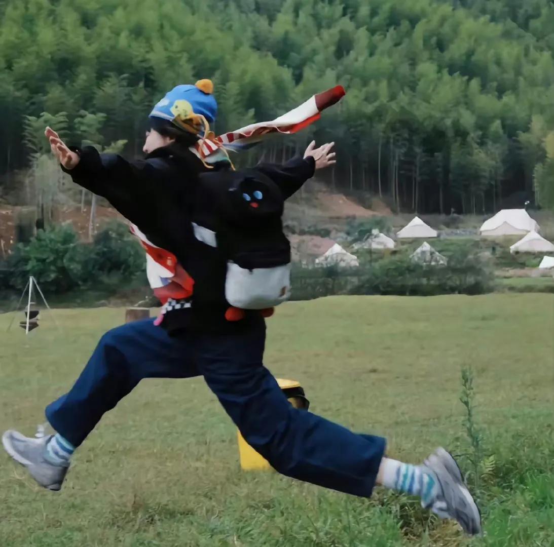 出门旅游的朋友圈文案图片,悠闲旅游必备文案句子图片