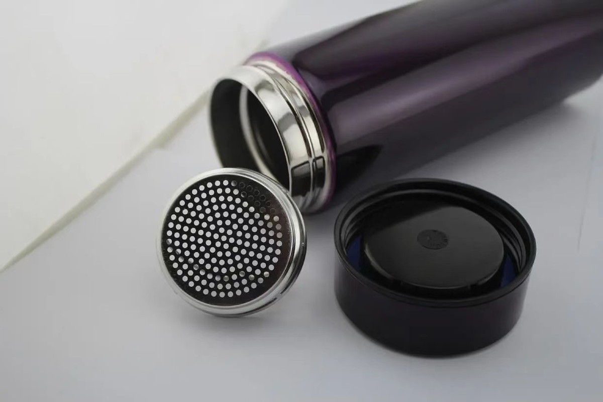 家有水杯请注意！“夺命杯”曾遭央视多次曝光，热水进“毒水”出