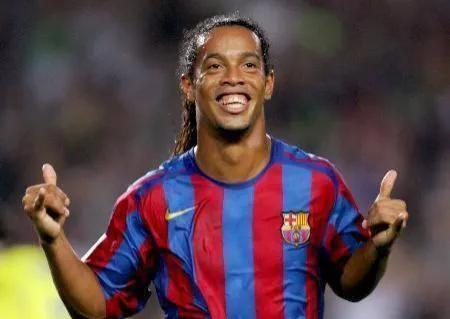 足坛进攻最强后卫,世界足坛现役最佳进攻型中场是谁