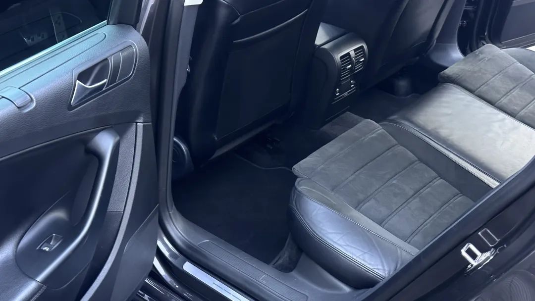 r36翻新改造全过程,大众r36这么老的车怎么还卖这么贵