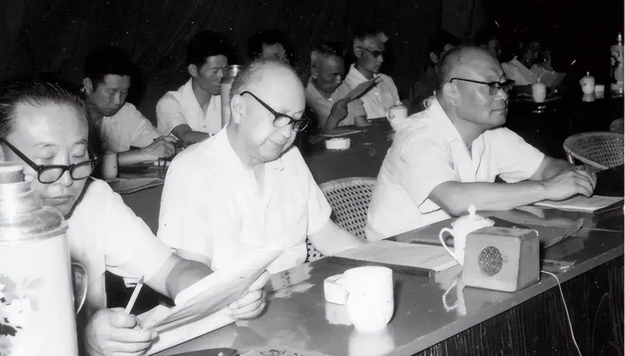 最伟大的科学家牛顿还是爱因斯坦,英国科学家牛顿有什么卓越的贡献