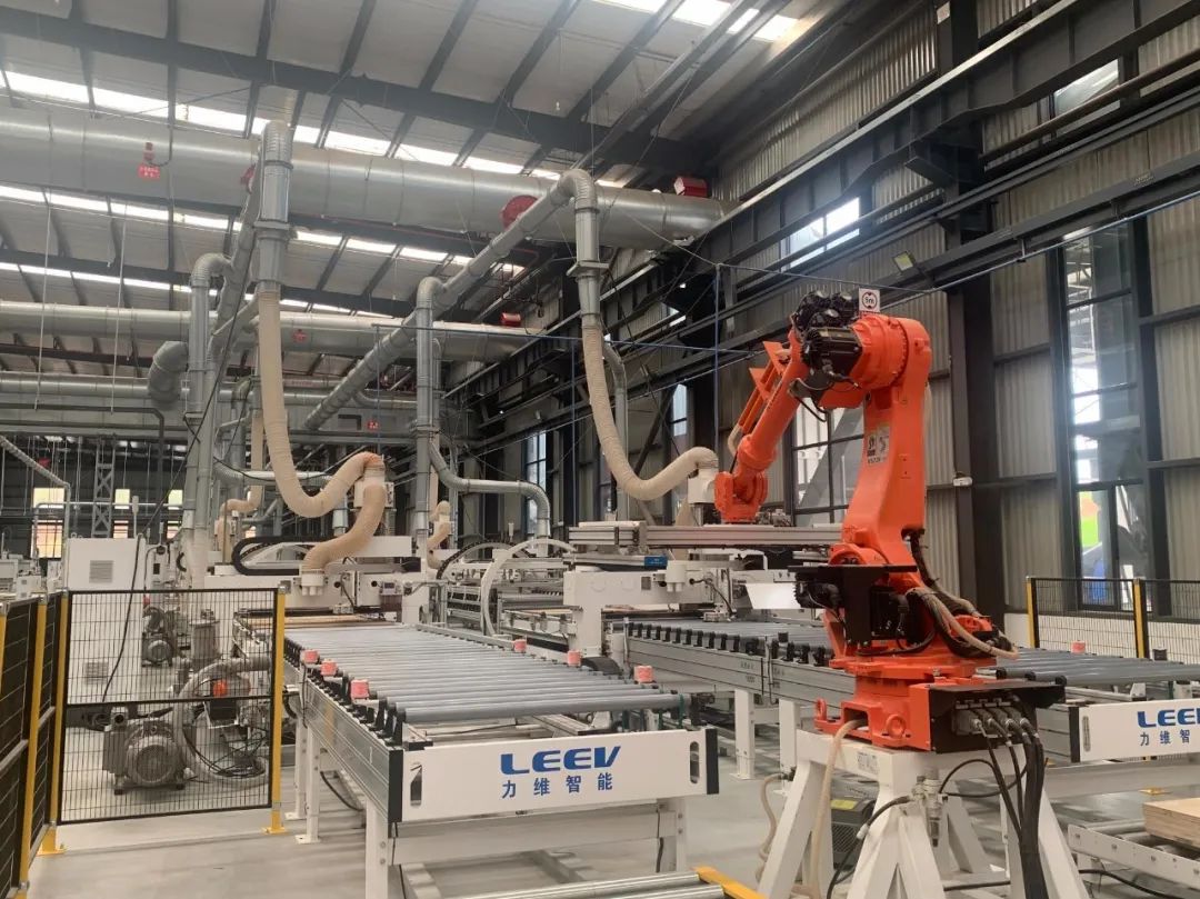 王力智能门窗生产车间现场,王力木门车间