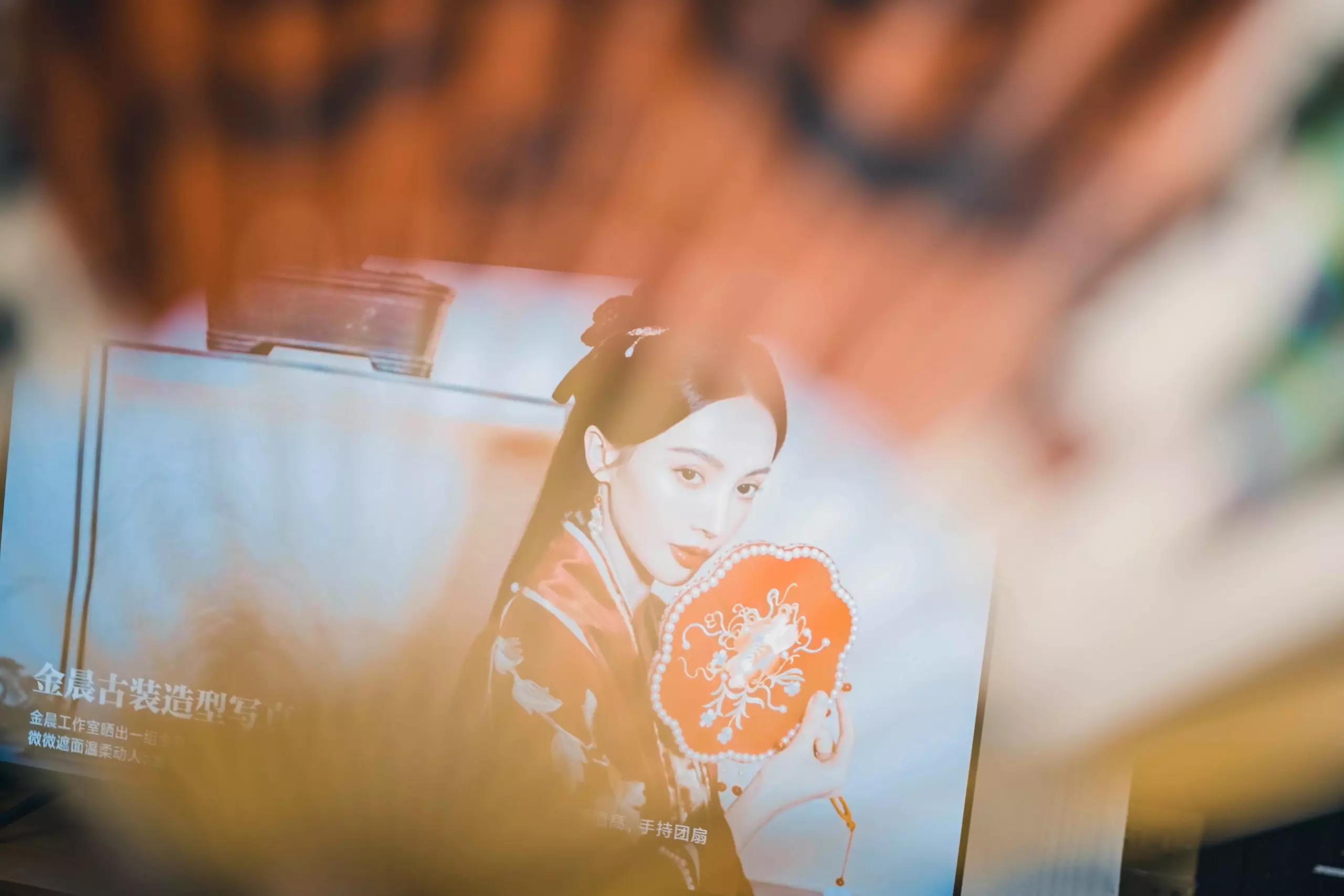 小米6oled55寸电视效果图,居家看电视氛围