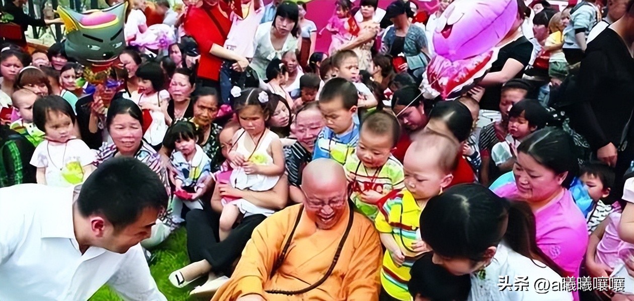 越南老人行善20年,越南一名俗家和尚长出超长耳垂