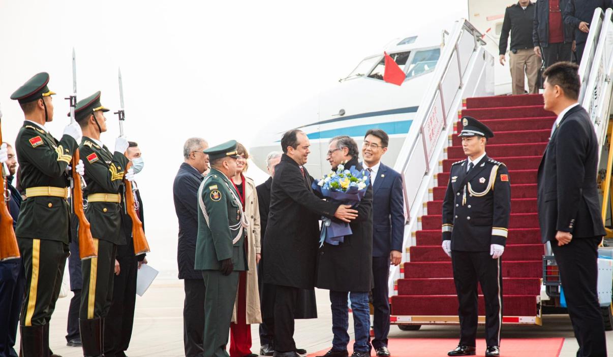 哥伦比亚总统访问中国视频,哥伦比亚总统参观