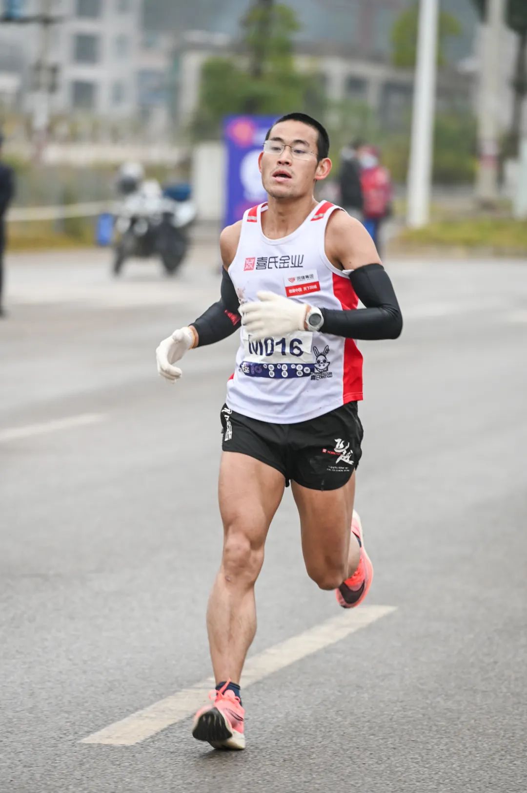 马拉松人物梁晶,马拉松运动员梁晶照片