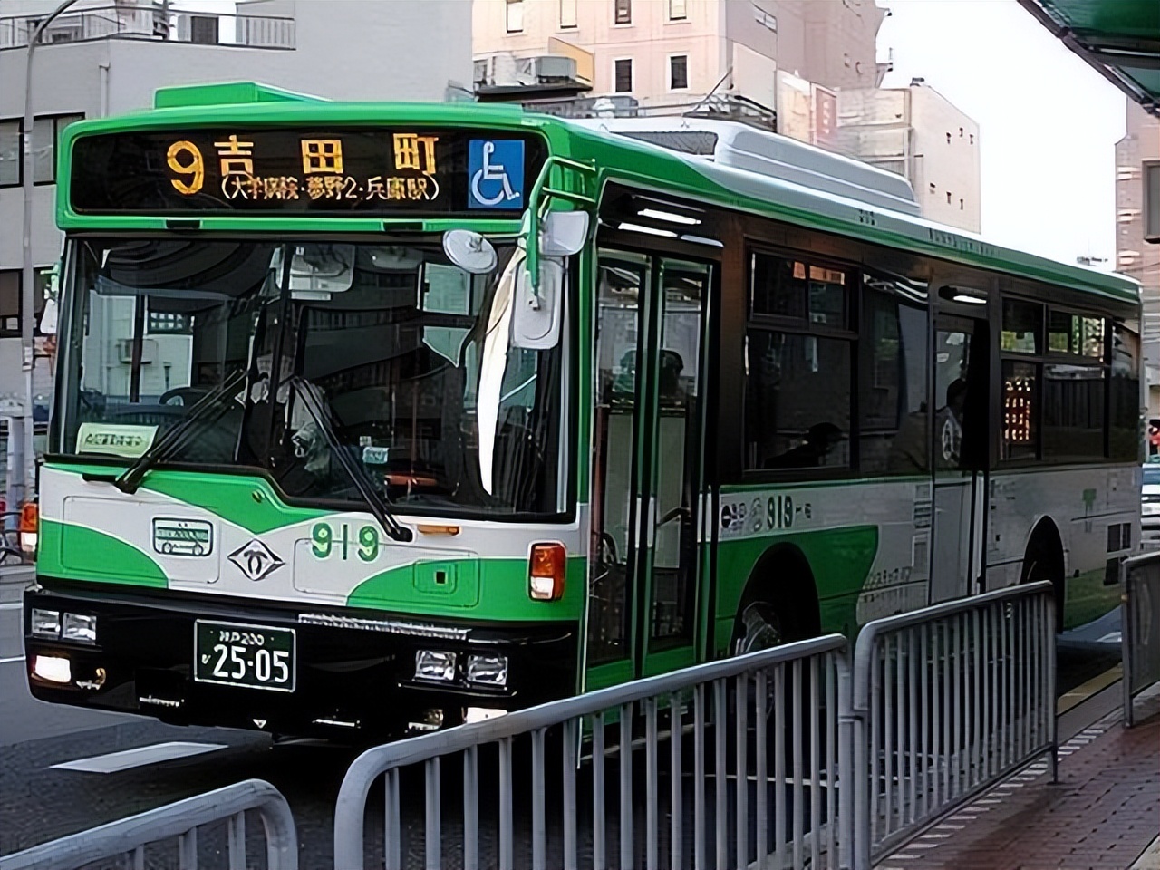 日本和服背后必须要有小枕头呢,日本女性穿和服背后为什么要枕头