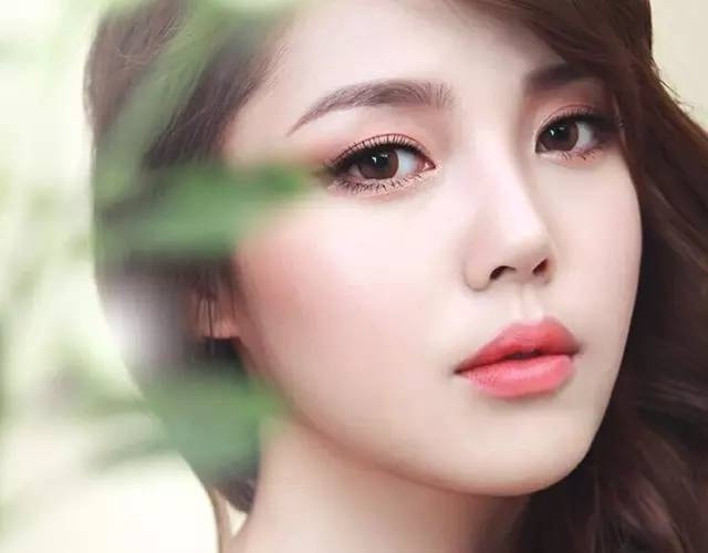 怎么化妆做到换头的效果,化妆如换头如何打造精致演员脸