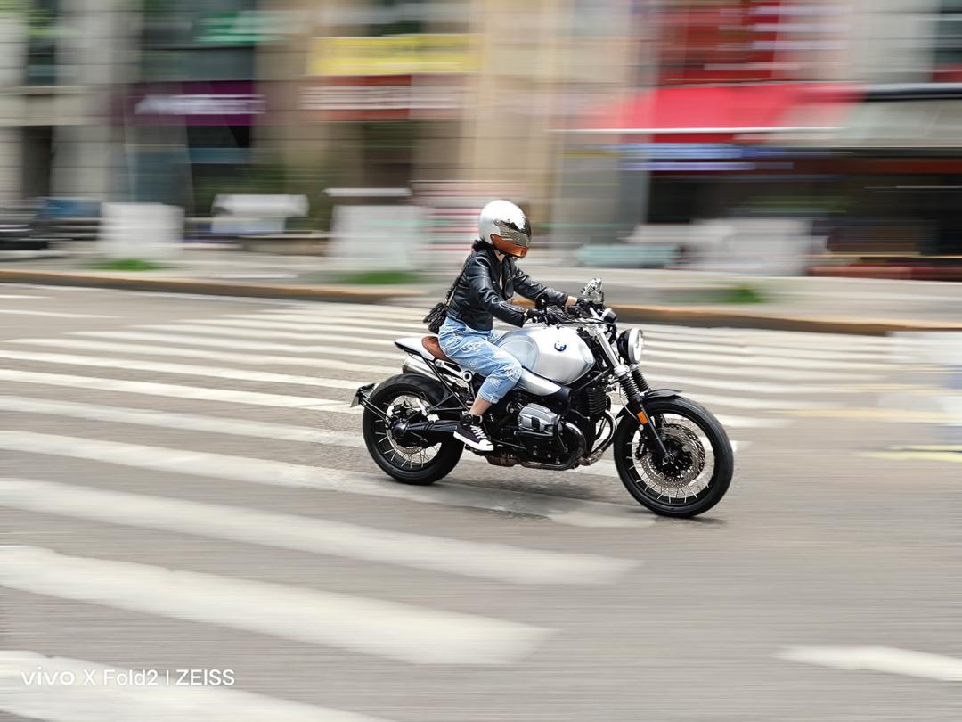 vivoxfold2深度评测值得买吗,vivo大折叠xfold2白色