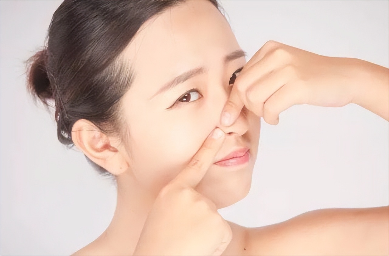 鼻子两侧的螨虫可以挤吗,鼻子里挤出的白色细条是螨虫吗