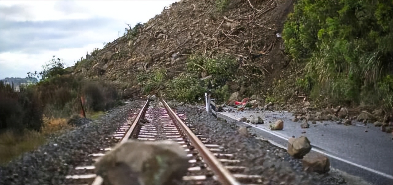 高铁速度太快撞上大石头怎么办,高铁速度那么快遇到大石头怎么办