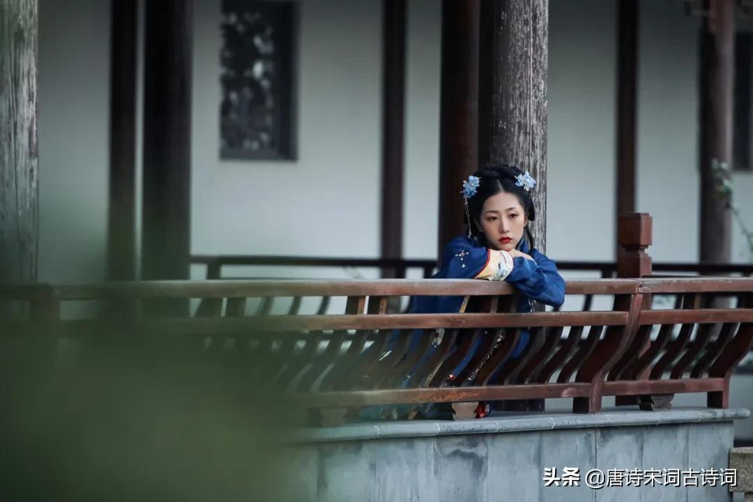 心中埋藏多少爱与愁,眉眼间满满的柔情