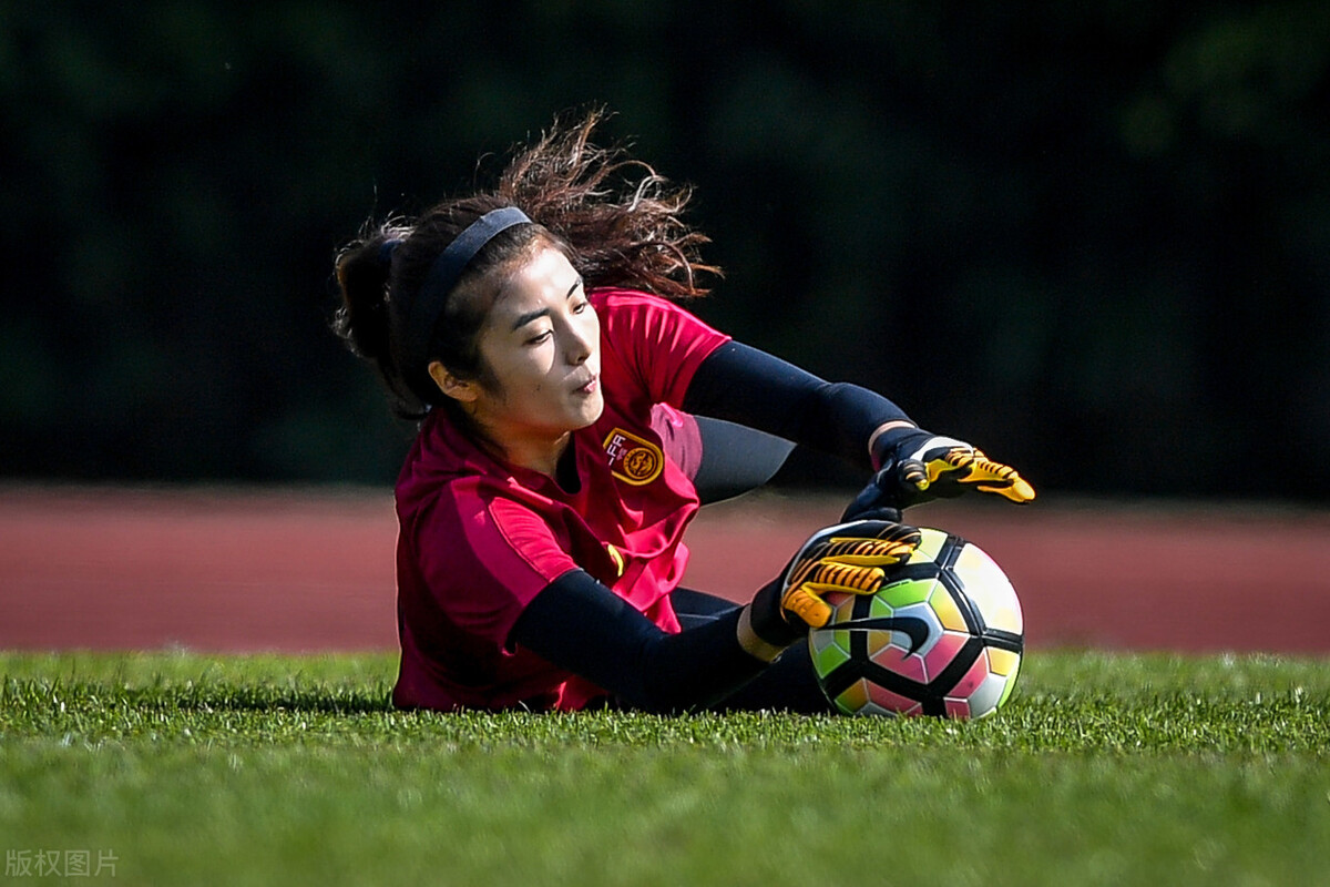 草根联赛不想火都难！获韩乔生力挺，赵丽娜站台，范志毅答应赴约