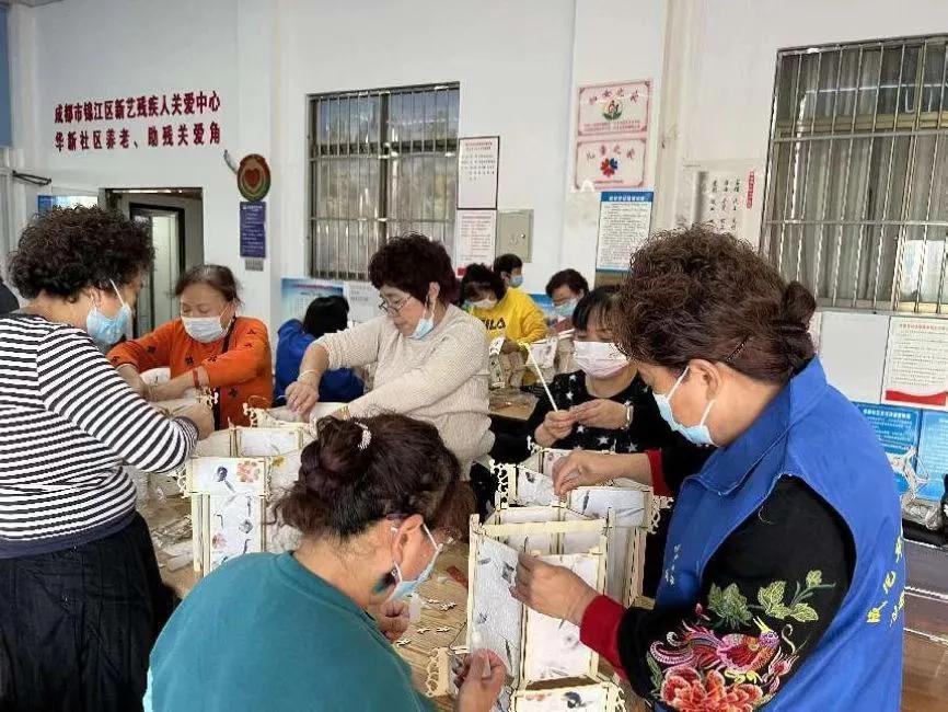 传统宫灯手工制作幼儿园,居委会制作手工宫灯