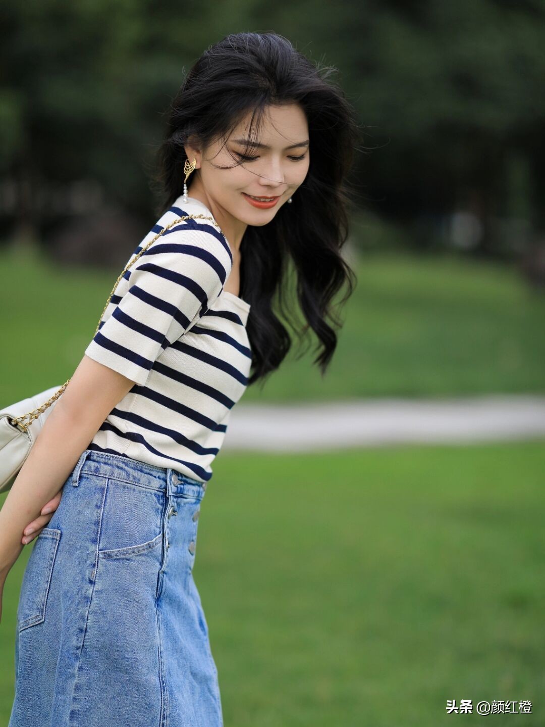 条纹针织衫街拍搭配,条纹针织衫怎么穿搭