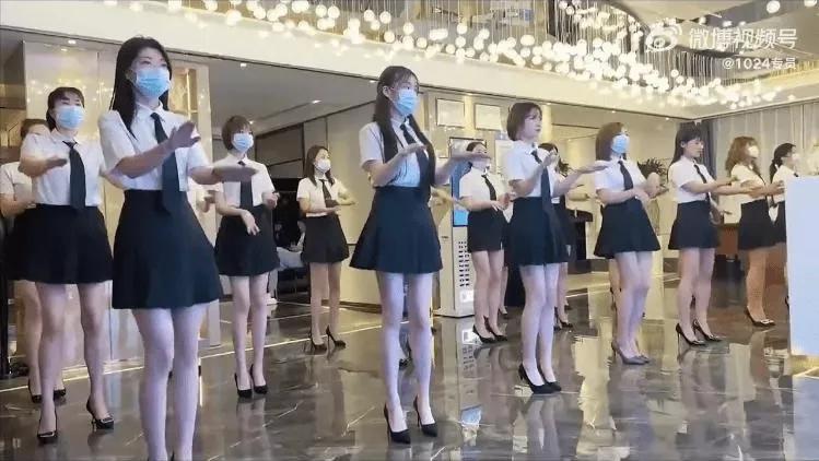 足浴店集体抓钱舞完整版,足浴女员工跳舞