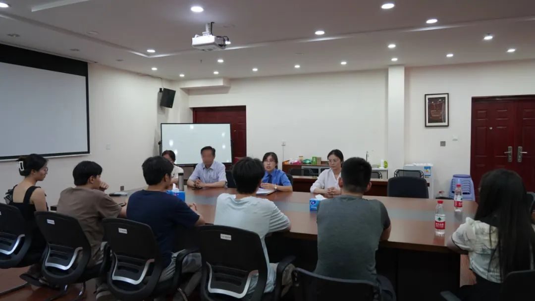 组饭局，请唱歌……书商为卖盗版教材将学生会副主席拉下水