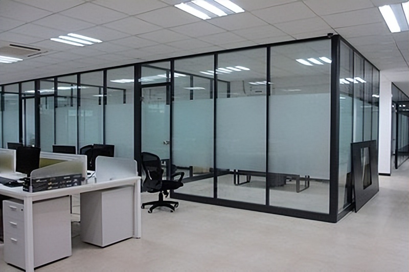 办公室全玻璃隔断与墙体优劣,办公室长虹玻璃隔断效果图大全