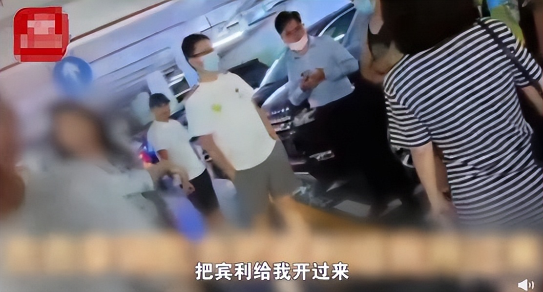 50台宾利事件再反转,女子非书记夫人!一条*裤内**2400元,你敢想象