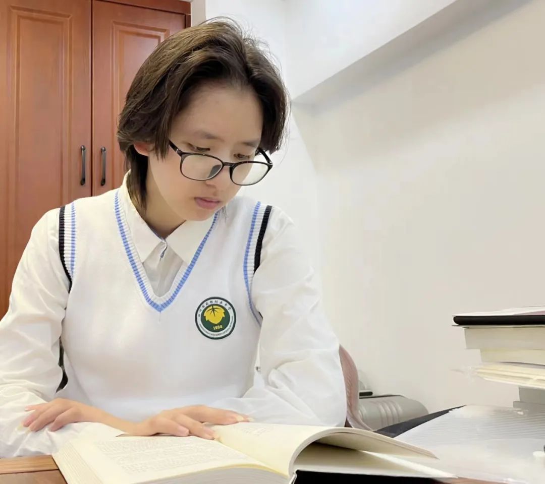 靠美术可以考好大学吗,靠美术都难考大专