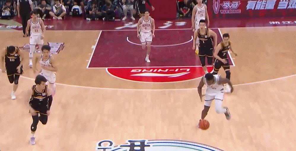 王世龙杨鸣技术犯规,杨鸣王博王世龙