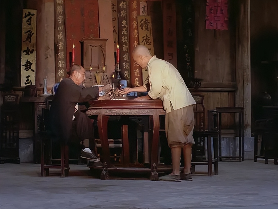 *窥偷**、*虐性**、不伦恋，这部90年代的电影戳破了压抑扭曲的人性欲望