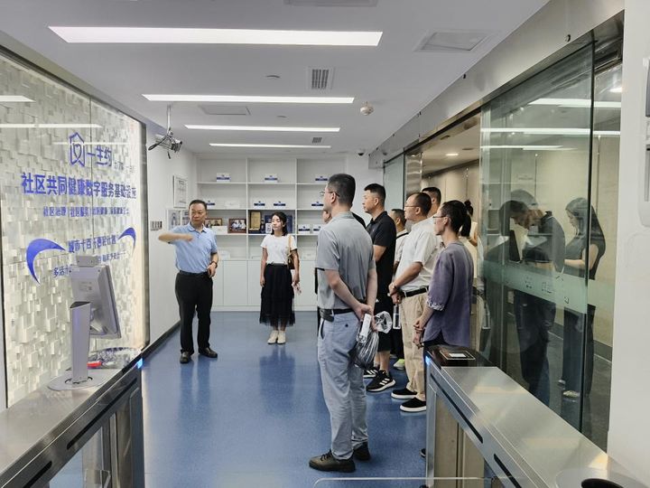 四川闽南商会走进新新盛唐集团，一生健康从“头”开始