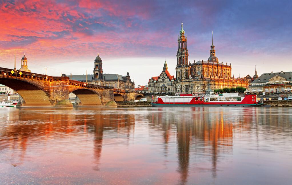 持中国护照可以买医保吗,中国公民可以在欧洲买房吗