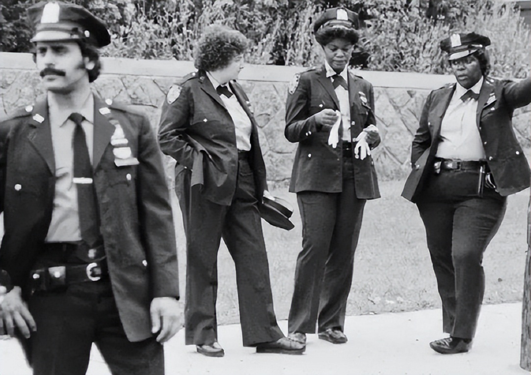 1998年美国温顺杂交犬咬死女主人,1998年温顺杂交犬将主人折磨致死