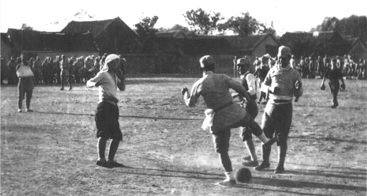 39年，*德朱**参加八路军排球比赛的照片，老当益壮，不像50多岁的人