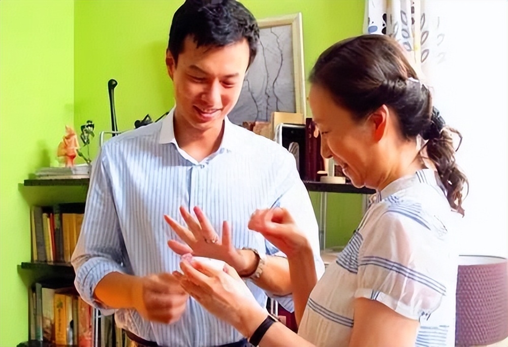 因穷被老婆嫌弃一怒之下继承家族,因为穷被女友抛弃逆袭