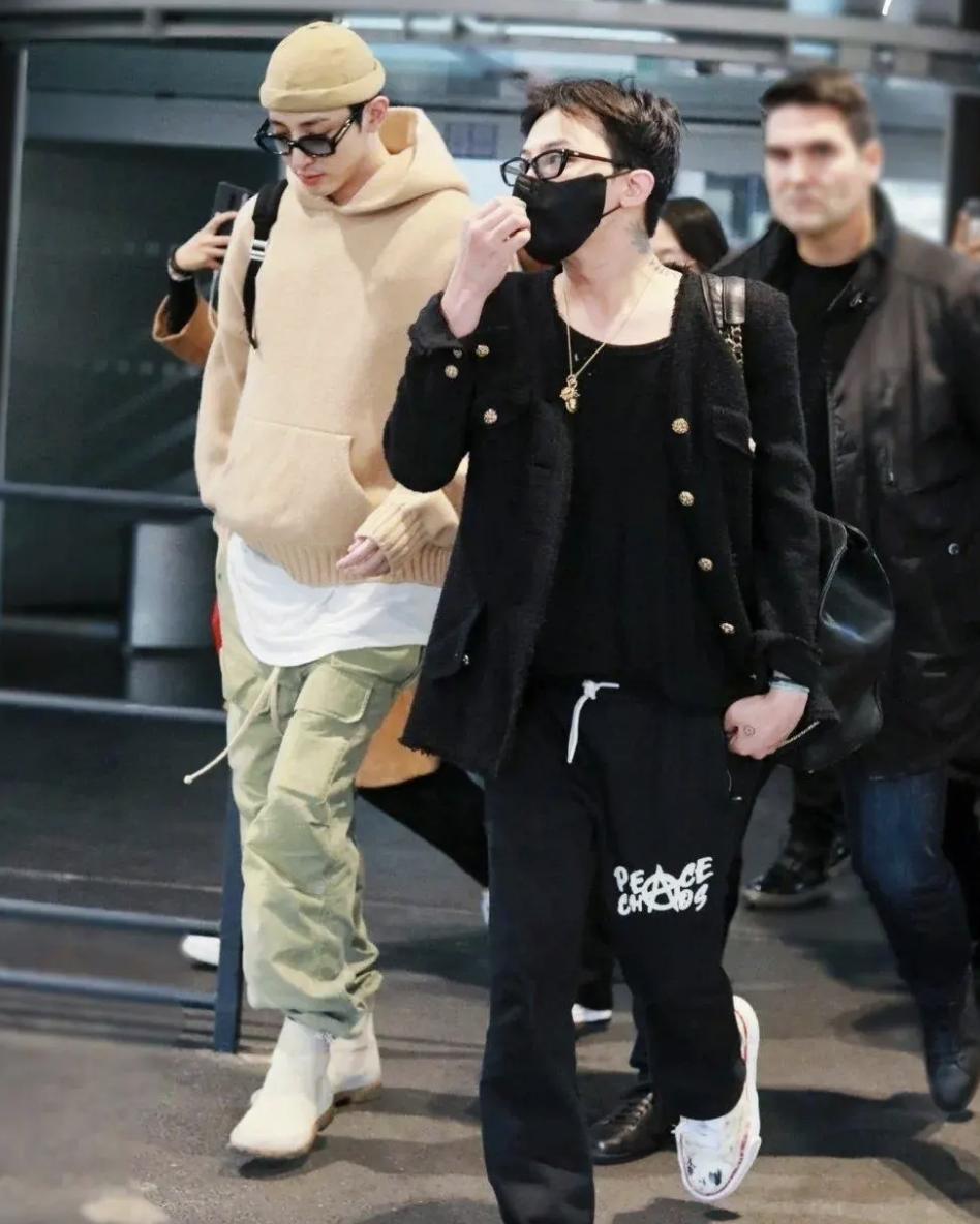 周杰伦携昆凌与梅西合影，和权志龙李洙赫在巴黎同框梦幻联动