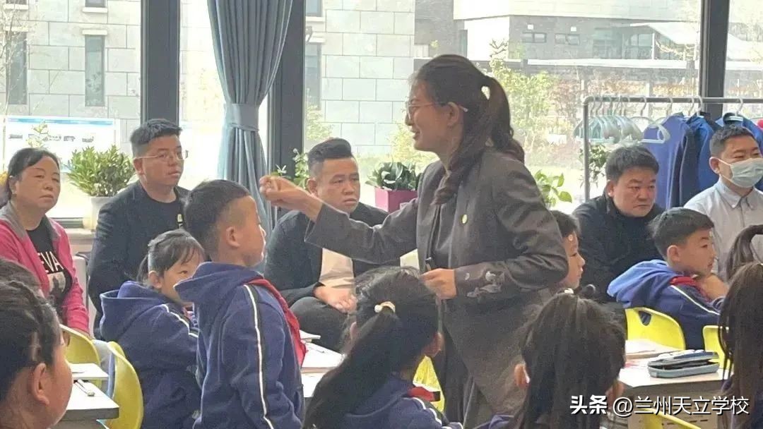 兰州天立根基小学第四周升旗仪式,兰州天立根基小学