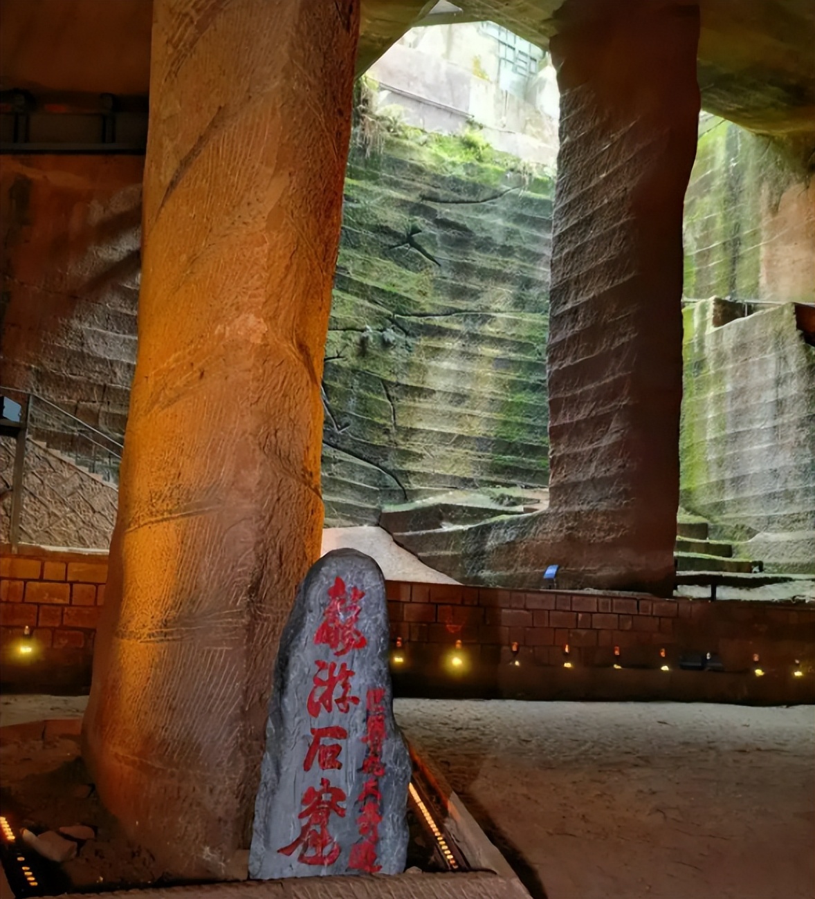 浙江水塘抽干发现宫殿,水潭被村民抽干后惊现千年宫殿