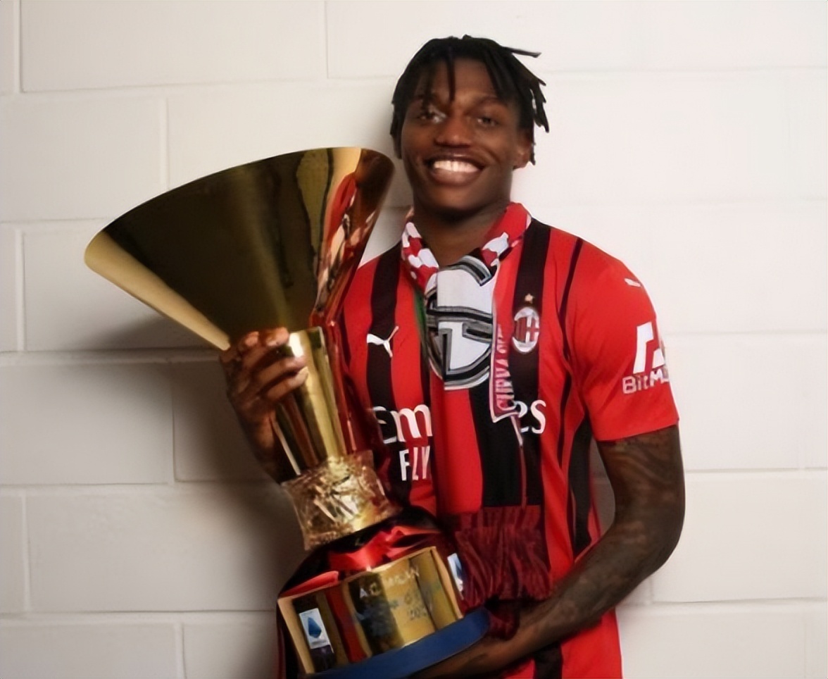 连续10场替补!葡萄牙9000万天才坐穿板凳,堂堂意甲MVP受尽委屈