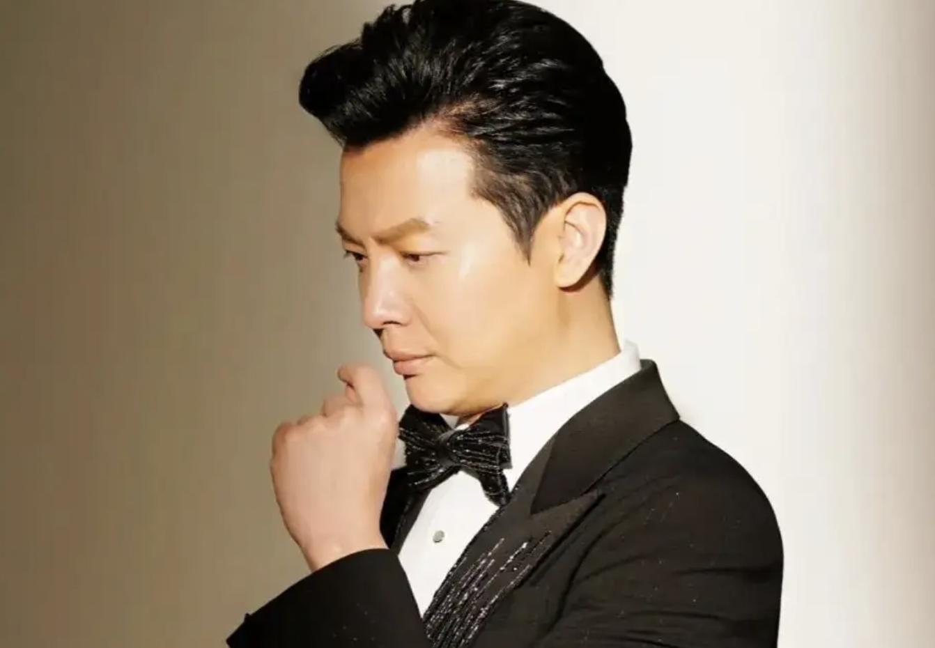 任鲁豫的伤情令人揪心！5位主持人意外摔倒后，展现出敬业和情商