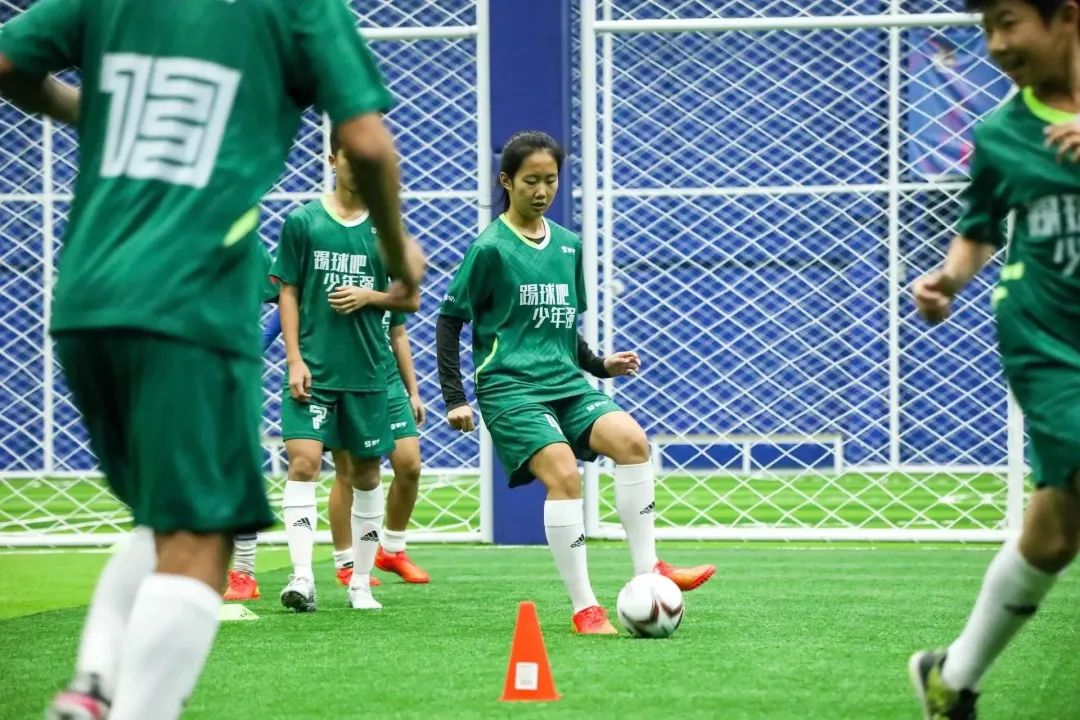 吴桐解说足球,吴桐足球解说视频