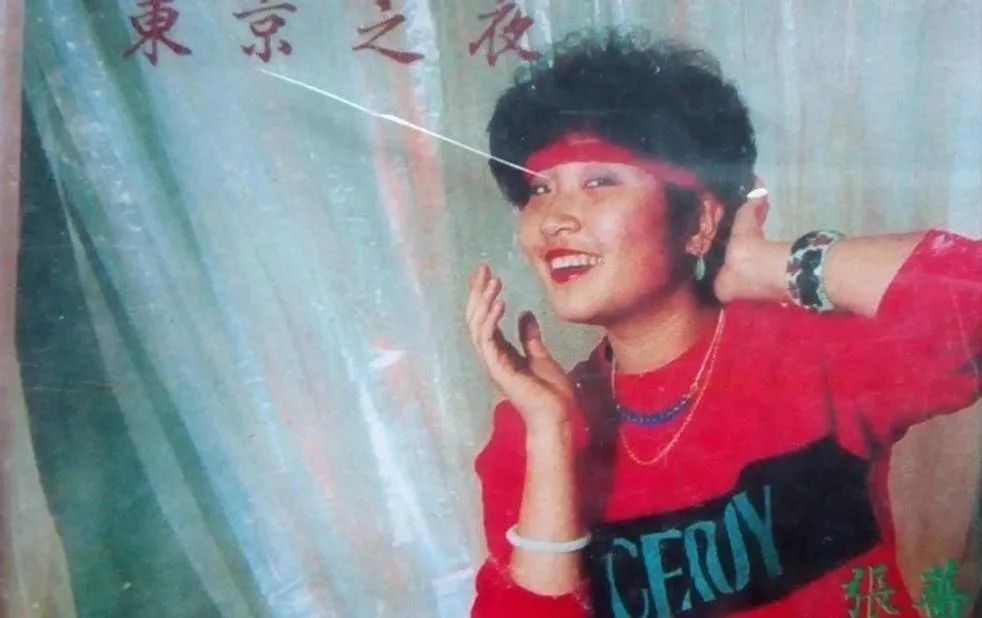 她19岁上《时代》周刊，20岁疑似被封杀，一张唱片值一个四合院？